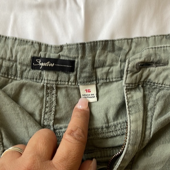 Green Shorts 16 - Picture 3 of 4